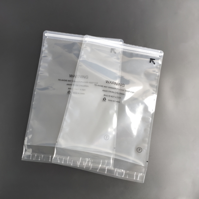 Waterproof CPE Plastic Bags Biodegradable Custom Packaging Bags For Clothing